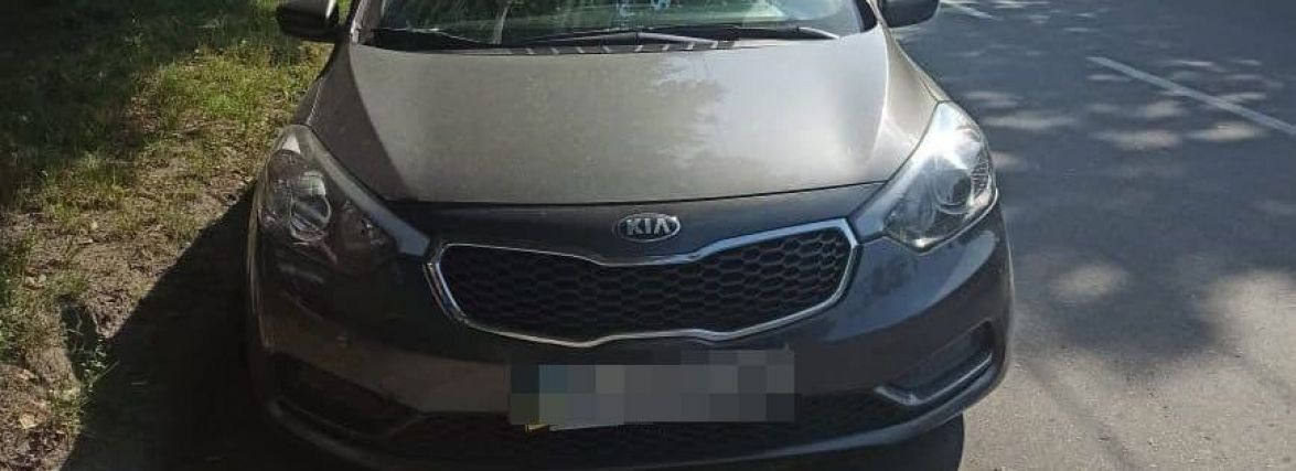 На Молодіжній пошкодили Kia Cerato. Поліція шукає очевидців