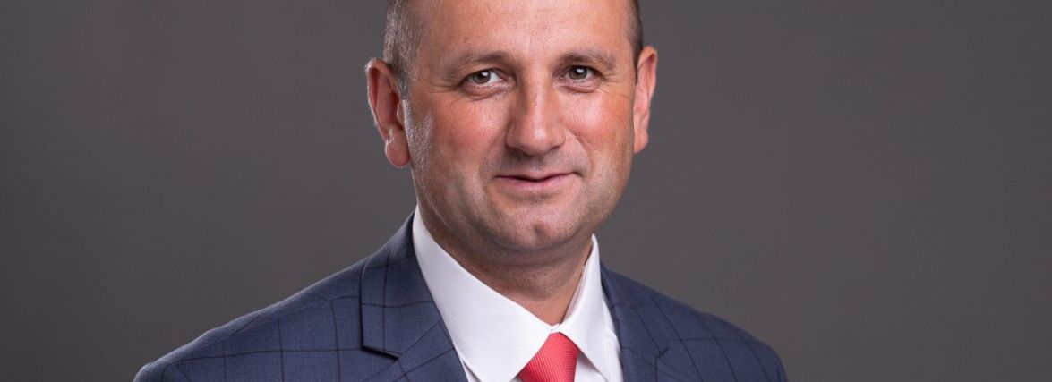 “Ти у мене єдина”. Іван Гончар вітає хмельничан із 30-річчям незалежності України (Новини компаній)