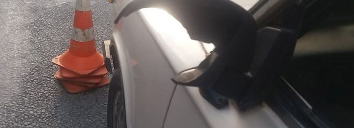 На Хмельниччині авто зіткнулись дзеркалами заднього виду. Водій з травмою ока в лікарні
