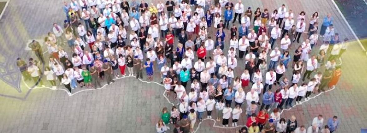 Працівники хмельницької АЕС взяли участь у флешмобі до 30-річчя незалежності (ВІДЕО)