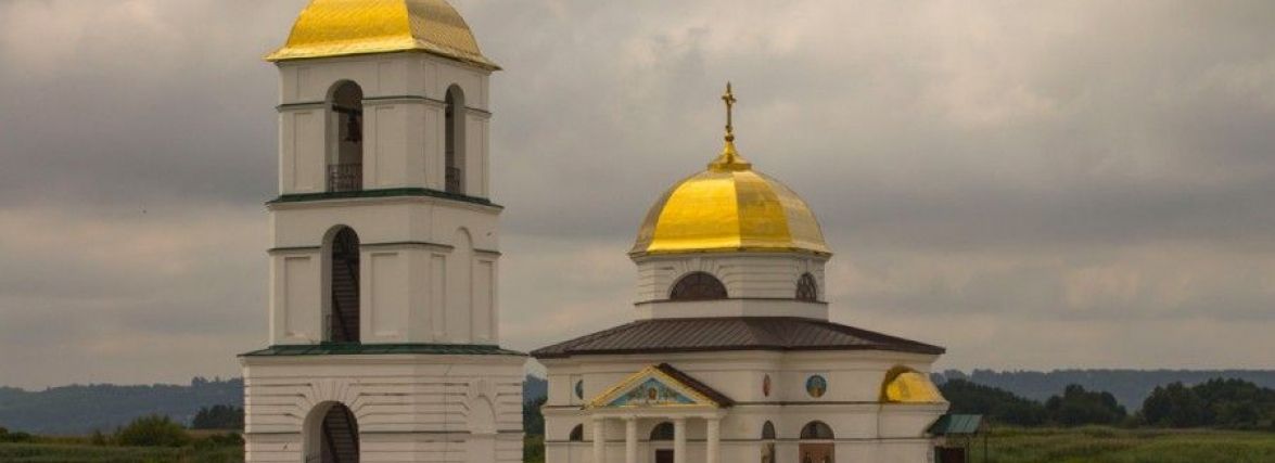 На Хмельниччині чоловік впав із купола церкви