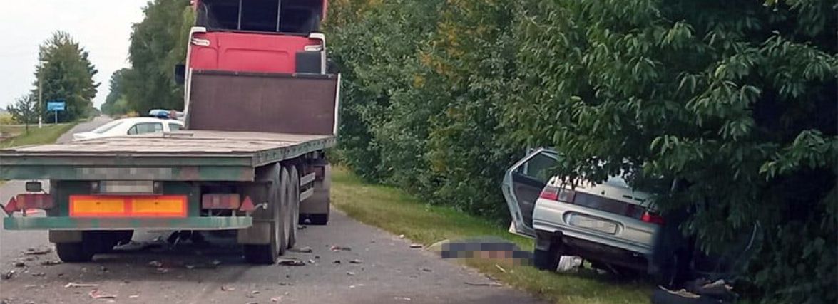У Хмельницькому районі «ВАЗ» врізався у вантажівку. Є загиблий