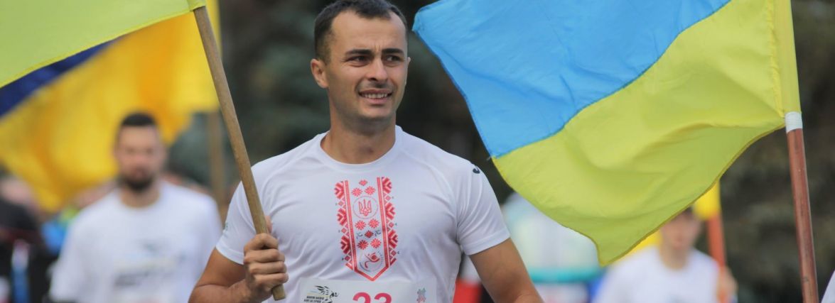 «Шаную воїнів»: у Хмельницькому понад три сотні людей долучились до патріотичного забігу