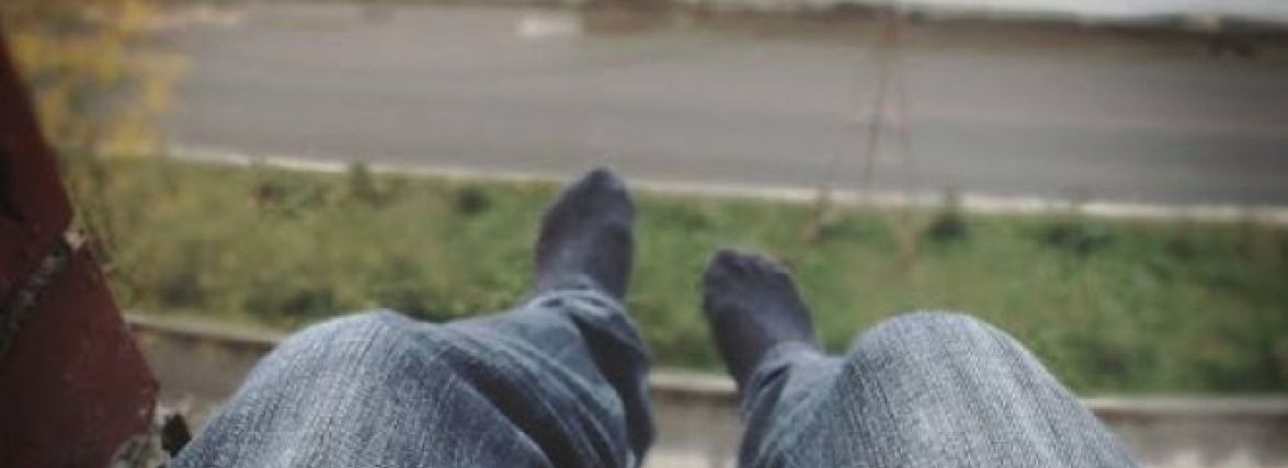 У Хмельницькому двоє чоловіків намагались покінчити життя самогубством