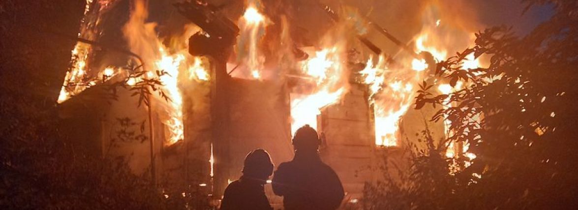 На Хмельниччині підпалили будинок. Постраждав 37-річний чоловік