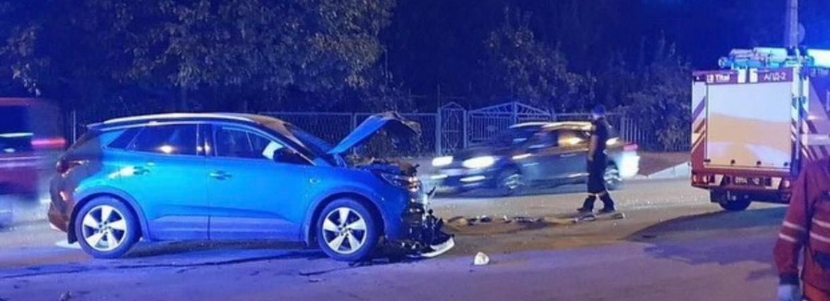 У Хмельницькому сталася ДТП за участі таксі. Травмувалася жінка