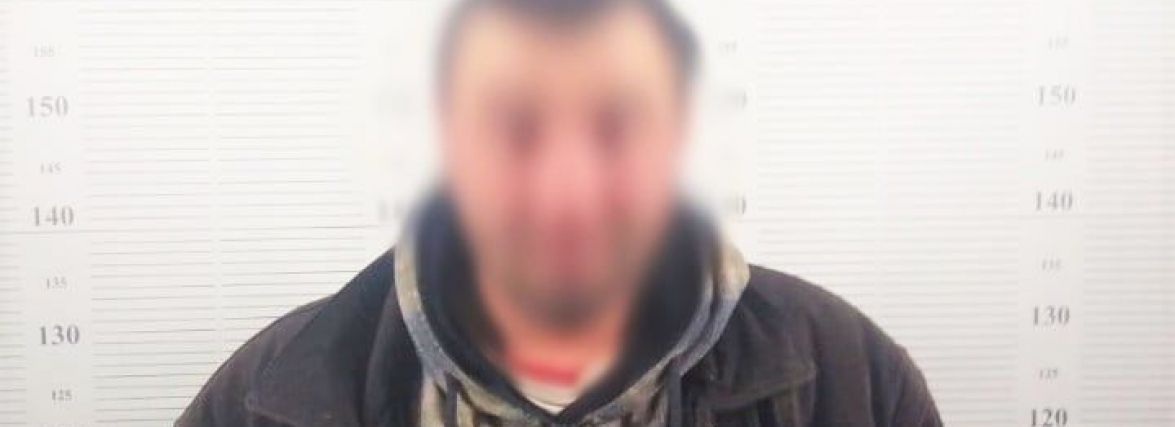 Під час п’янки 35-річний чоловік побив друга палицею. Йому «світить» до трьох років