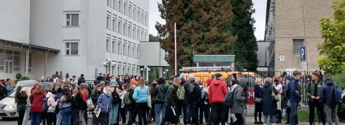 Отримали повідомлення про замінування ХНУ. В закладі шукають вибухівку
