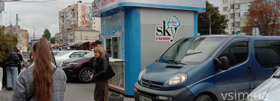МАФ і нині там. Чому досі не прибрали незаконний кіоск біля «Либідь Плази»