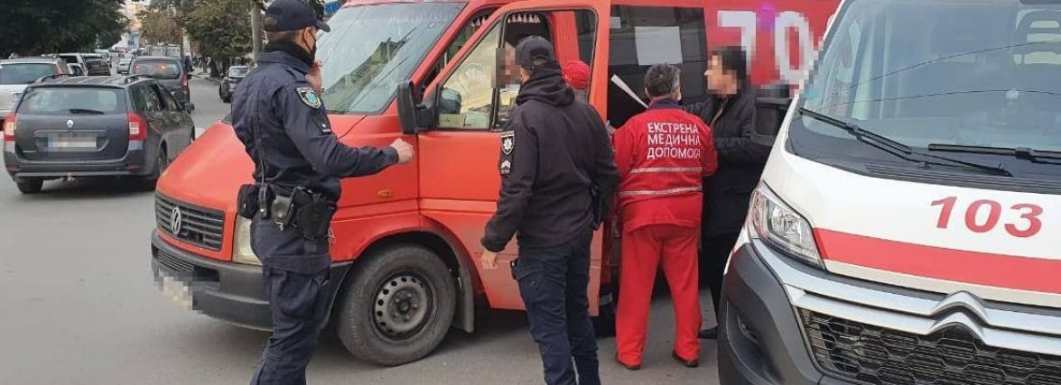 У Хмельницькому водій маршрутки втратив свідомість під час руху (ВІДЕО)