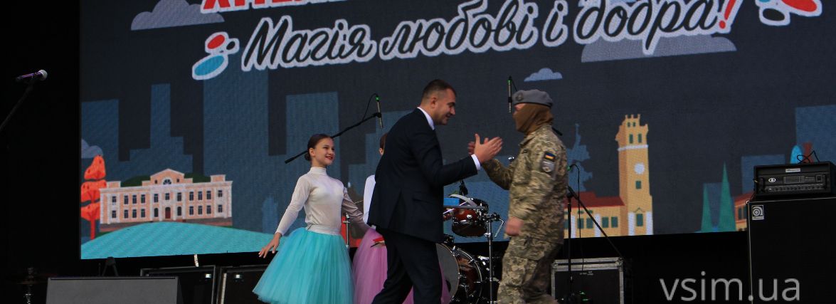 31 квартира та премії по 20 тисяч: хто отримав нагороди на День Міста (ФОТО)