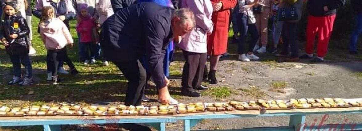 Кулінарні рекорди на Хмельниччині: вареники з халвою та довжелезний бутерброд з салом
