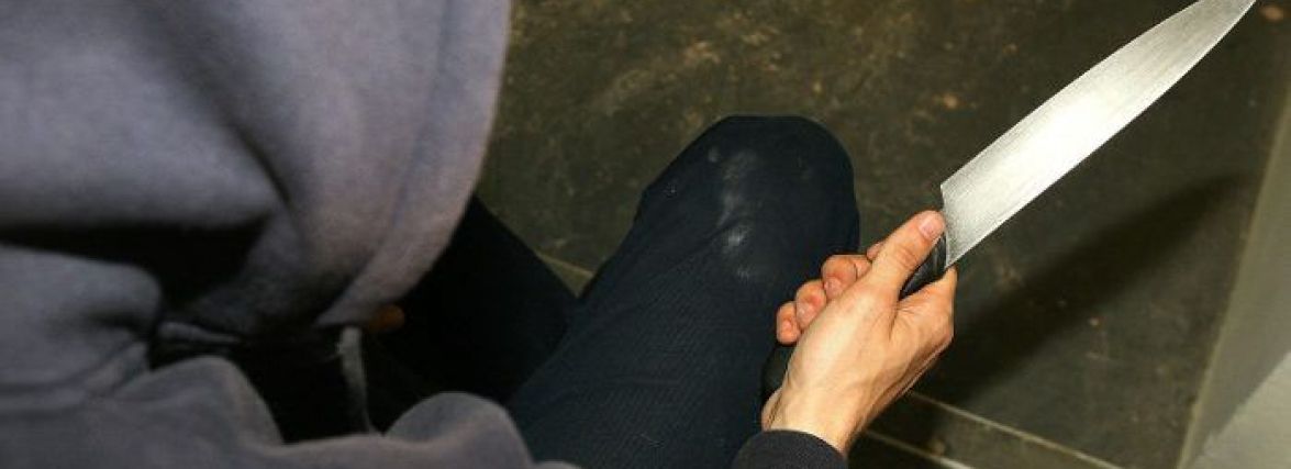 Сім років дали жителю Хмельниччини, який під час “п’янки” встромив ніж в шию товариша