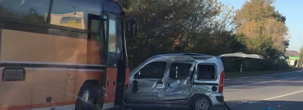У Хмельницькому районі зіткнулися автобус і легковик (ВІДЕО)