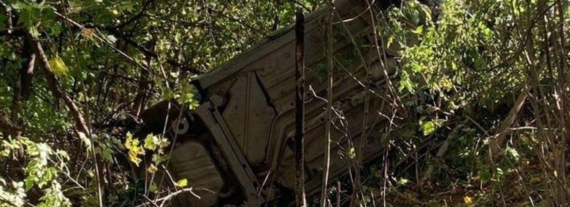 На Хмельниччині “Renault” злетіло з дороги і перекинулось. Водійка і пасажири в лікарні