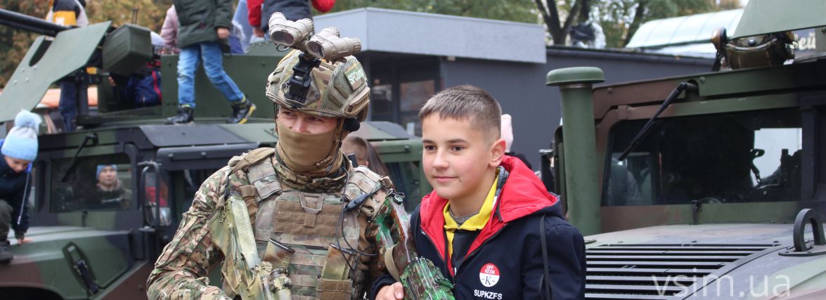 Репортаж з військового свята в центрі Хмельницького (ФОТО, ВІДЕО)