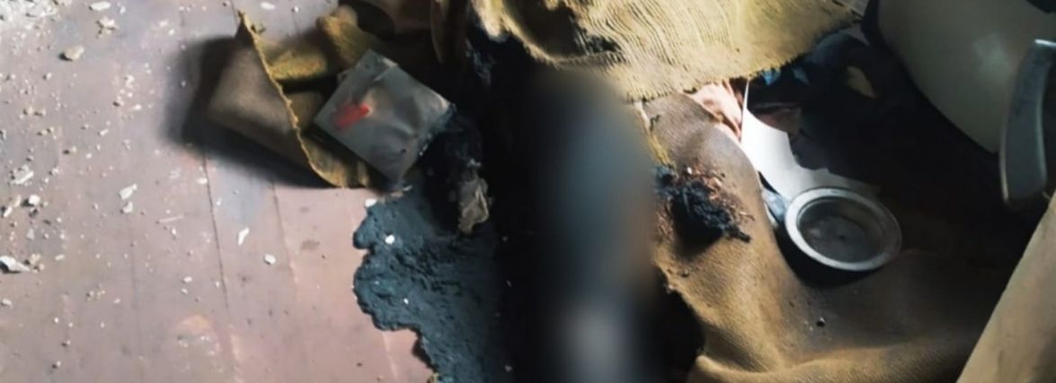 Замотала тіло в килим і підпалила дім. На Хмельниччині розслідують вбивство чоловіка