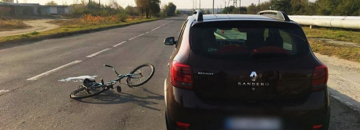 На Хмельниччині велосипедист врізався у відчинені дверцята авто. Чоловік помер через 3 дні
