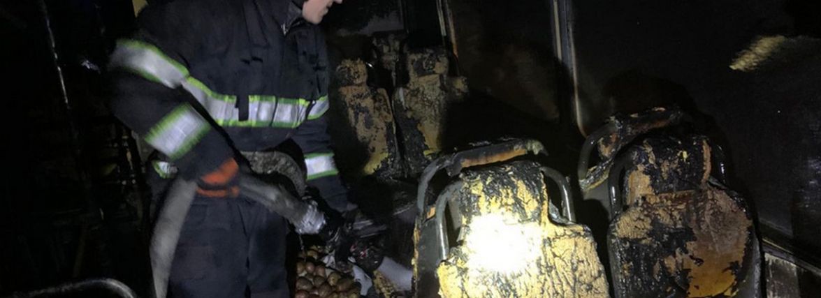 Через несправні гальма на Хмельниччині загорівся автобус