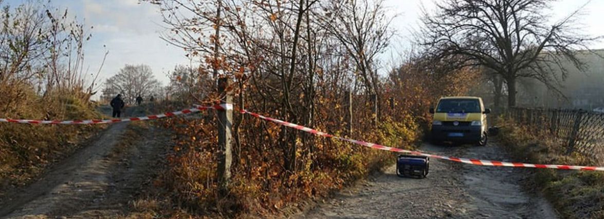 Знайшли мертву біля кладовища. Поліція шукає вбивцю 37-річної жінки