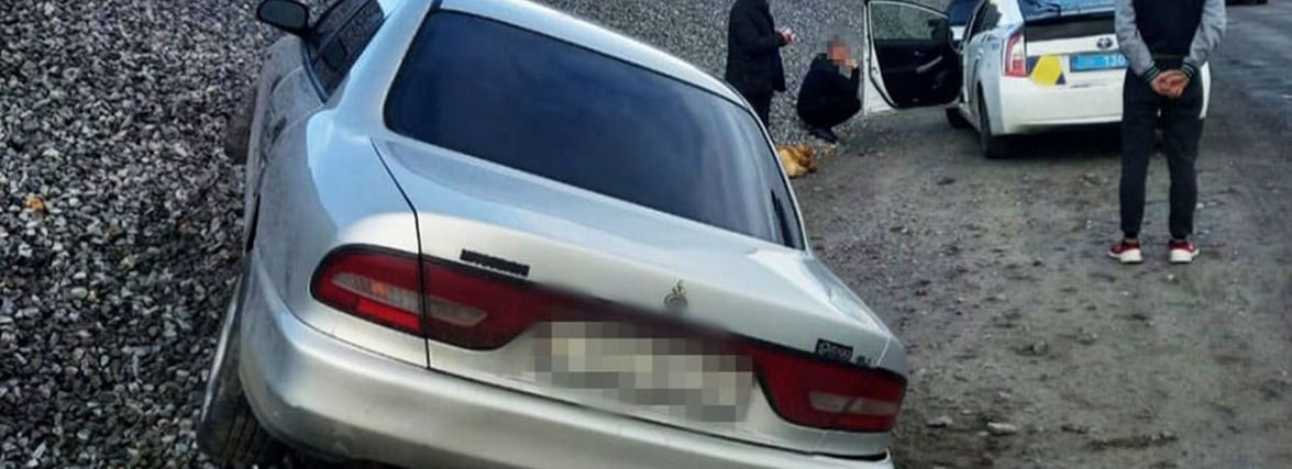 П’яний водій «Mitsubishi» в’їхав у гору щебню. На нього склали три протоколи