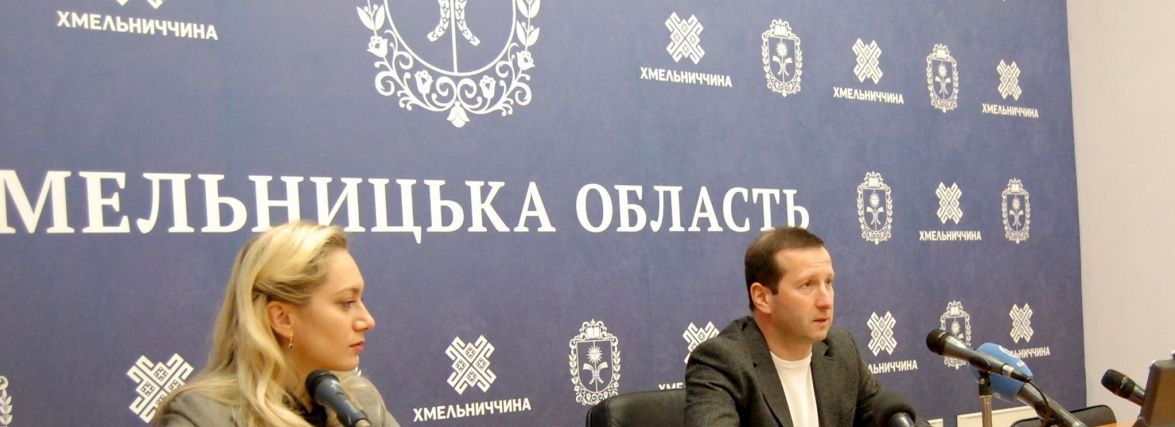 На Хмельниччині 202 невакцинованих освітян відсторонили від роботи