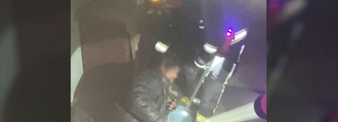В своїй квартирі на Хмельниччині ледь не згорів 45-річний чоловік