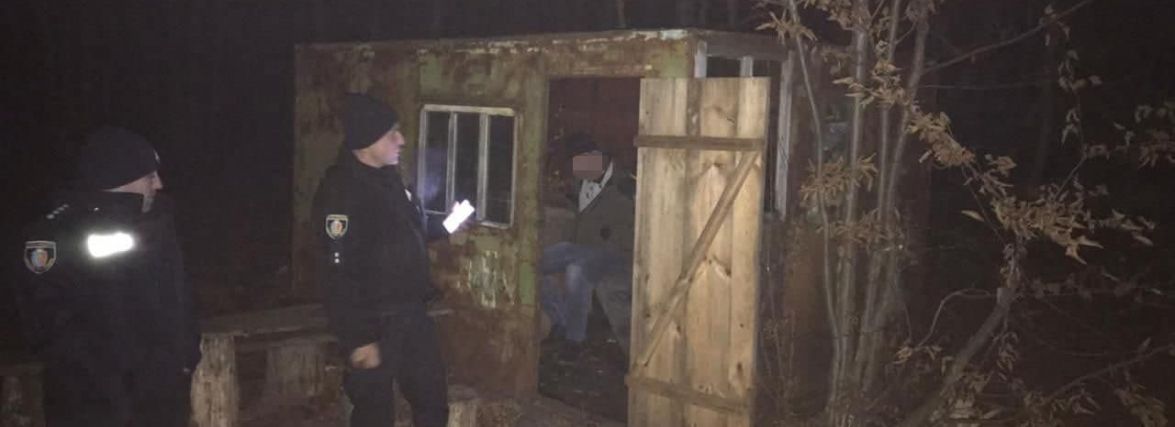 В лісі у Хмельницькому районі чоловіка побили до смерті. Затримали підозрюваних
