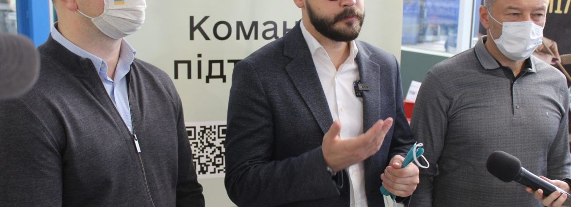 Допоможуть отримати сертифікат вакцинації: у Хмельницькому запрацювала "Команда підтримки Дії”