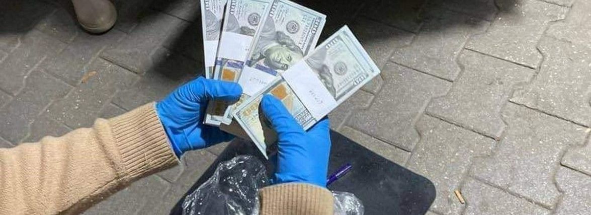 Вимагала у прокурора 40 тисяч доларів. Жительку Хмельниччини затримали на шахрайстві