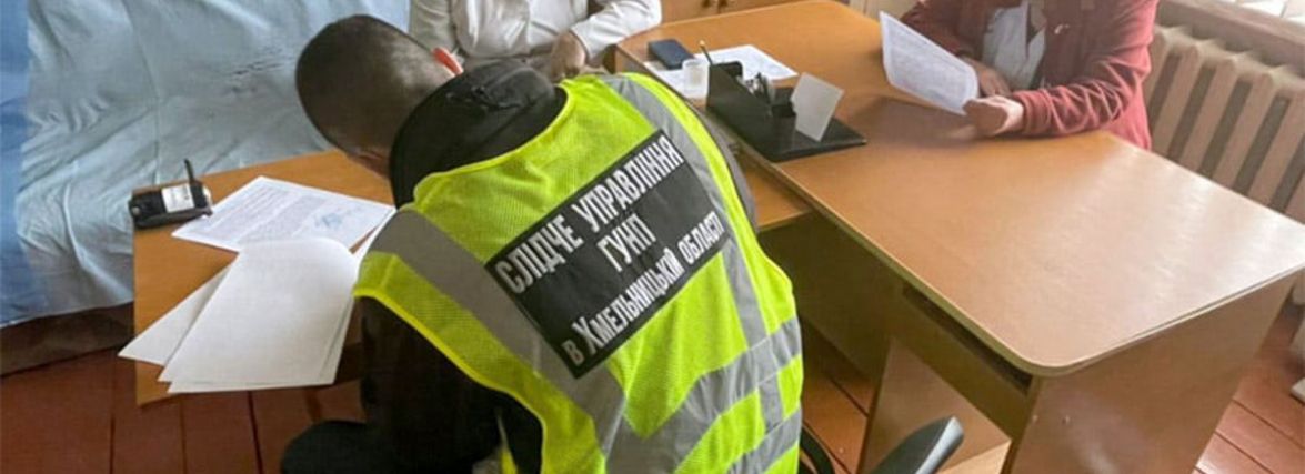 У Хмельницькому викрили підприємців і лікарку, які підробляли міжнародні COVID-сертифікати