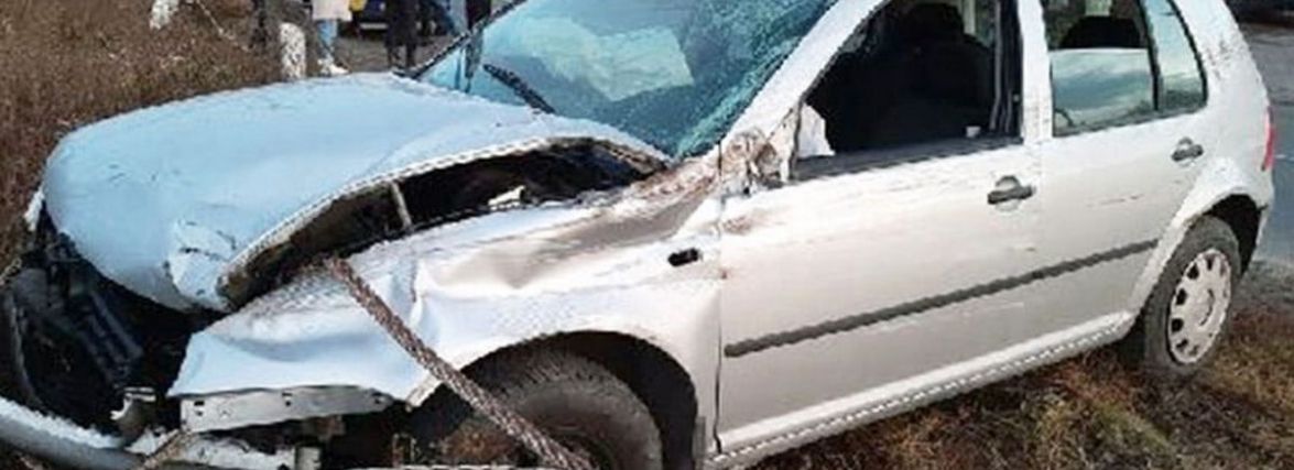 На Хмельниччині 22-річний хлопець викрав «Volkswagen» і влетів у відбійник
