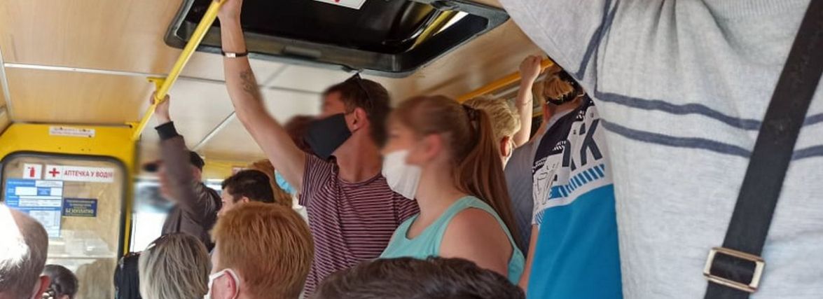 Cтоячі у транспорті та обов’язкові QR-коди. Змінили правила карантину в Україні