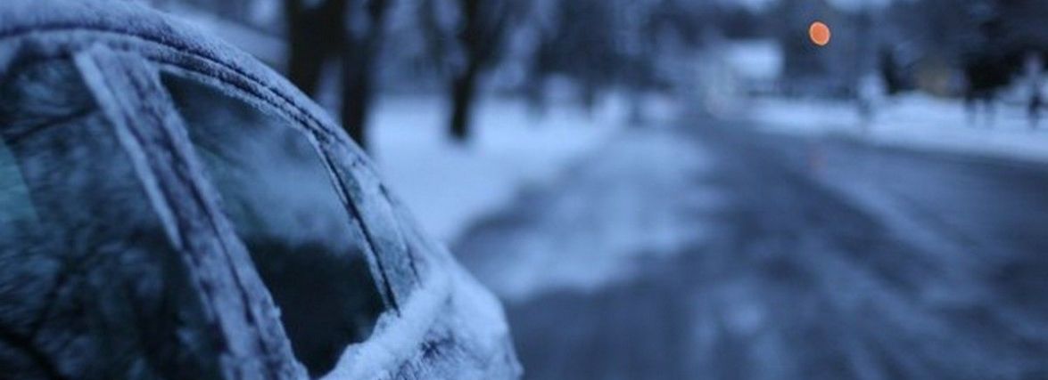 Сніг, дощ та ожеледиця. Водіїв просять бути обережними на дорогах