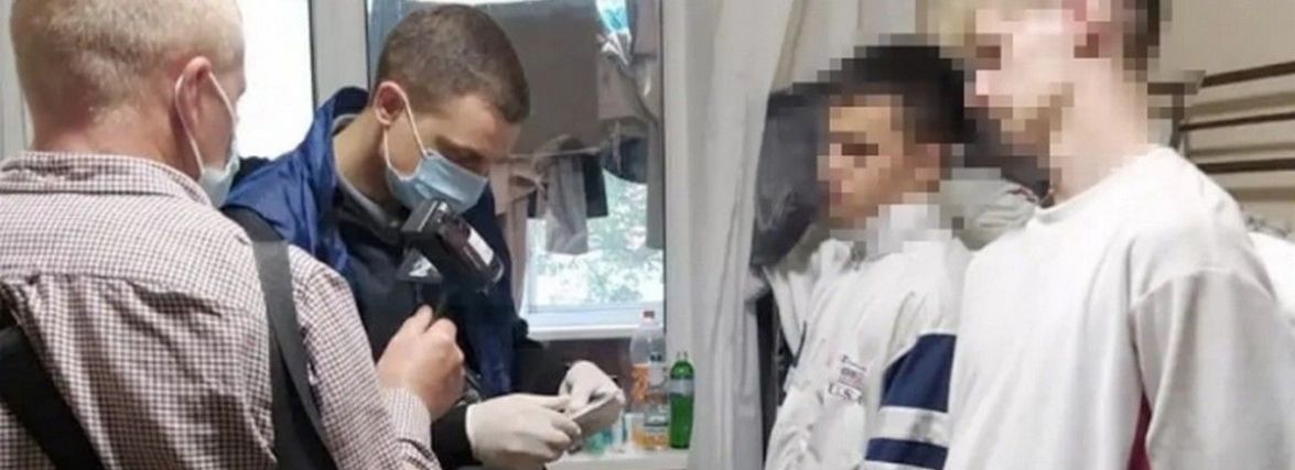 Під домашній арешт взяли жителів Хмельниччини, які продавали порно через Telegram