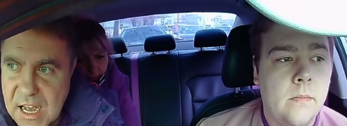 Таксист з Волочиська відмовився везти киян, бо вони ненавидять мову. Поспілкувалися з ним