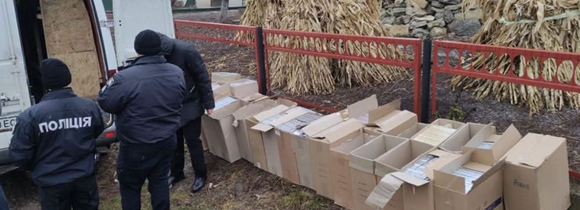 Хмельничанин перевозив майже 12 тисяч пачок сигарет без акцизу. Йому загрожує штраф