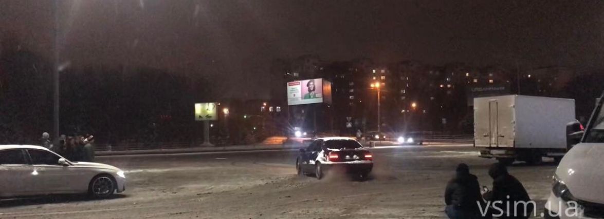 У Хмельницькому влаштували дрифт біля “Епіцентру” (ВІДЕО)