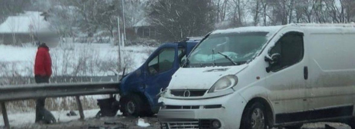 Біля Міцівців зіткнулися два мікроавтобуси (ФОТО)