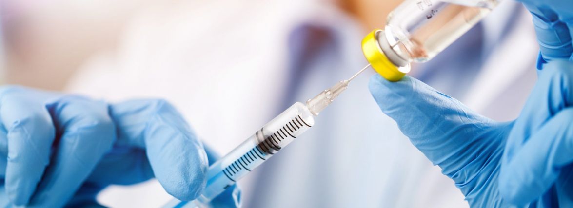 В Україні впровадили третю дозу вакцини від COVID-19. Кому це потрібно