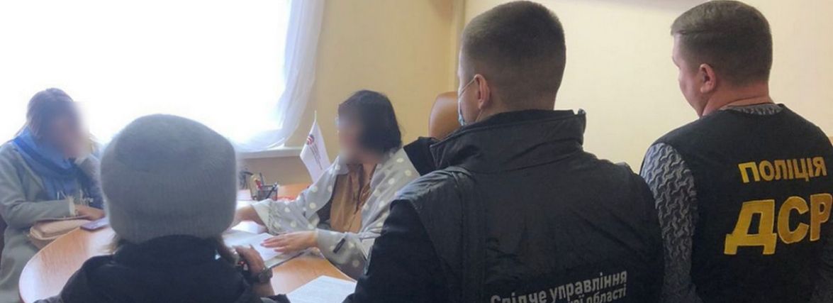 На хабарі в 5 тисяч доларів затримали хмельницьку підприємицю