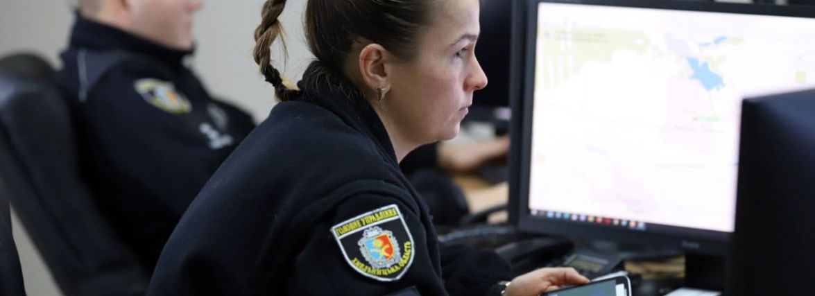 Мітки і підозрілі люди. В поліції розповіли, з чим зараз звертаються на 102