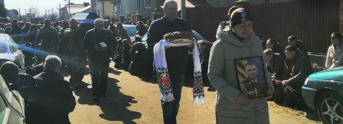 "Вибачте, що не вберегли": Хмельниччина попрощалася з двома військовими