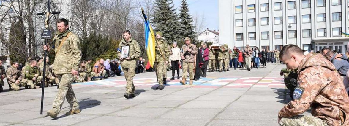 На Хмельниччині прощались із загиблим сержантом Віктором Холодовим