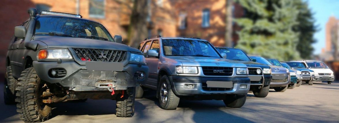 Хмельницькі волонтери закупили 30 автомобілів для військових