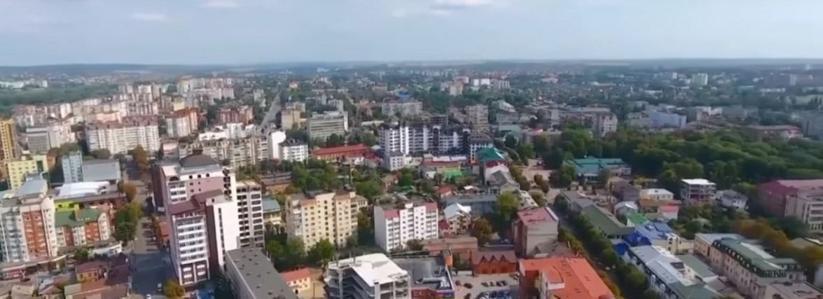 Хмельницький поступово відновлює звичний ритм життя