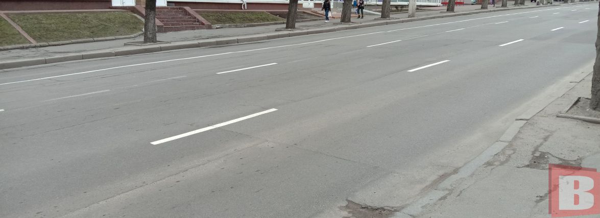 У Хмельницькому почали наносити дорожню розмітку. Дізналися деталі