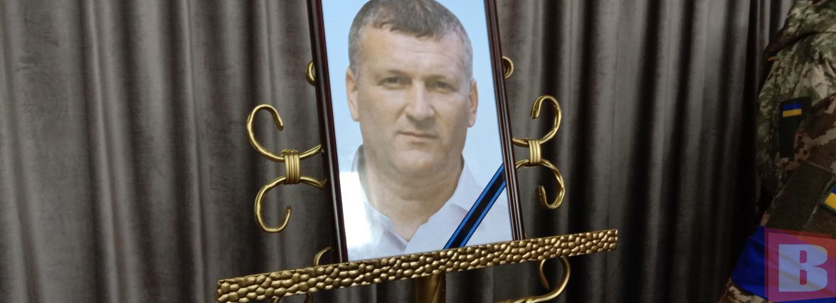 «Був у пеклі»: у Хмельницькому попрощалися з загиблим розвідником Едуардом Садомським
