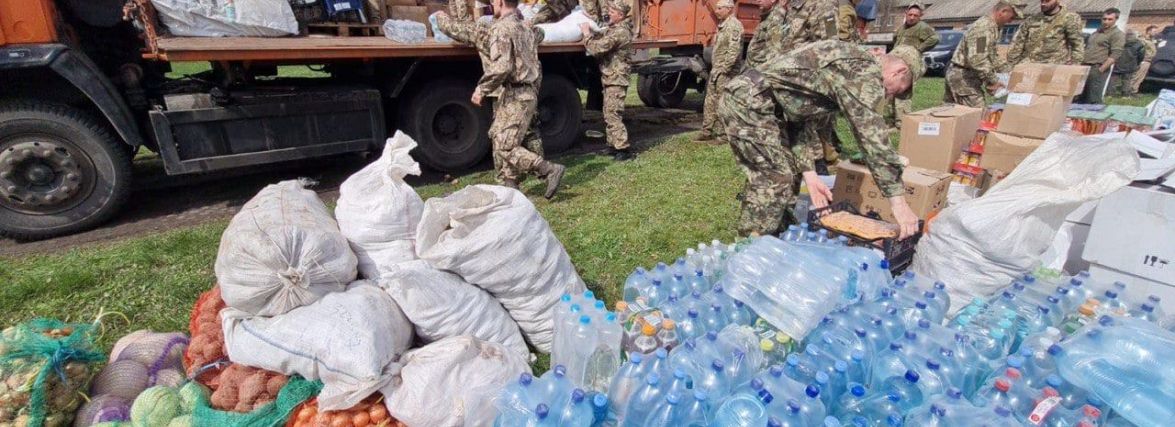 Військовим на Сході доставили 10 тонн «гуманітарки» з Хмельниччини