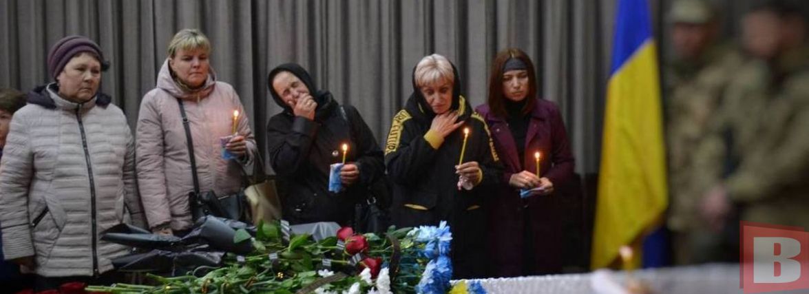 “Нема сина - забрала клята війна”. У Хмельницькому попрощались з Вадимом Якимчуком